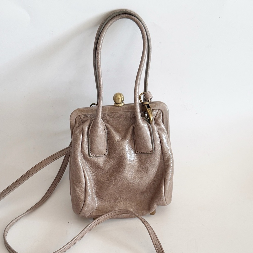 Hobo International Taupe Leather Top Handle Kisslock Snap Mini Crossbody Strap - Picture 2 of 8
